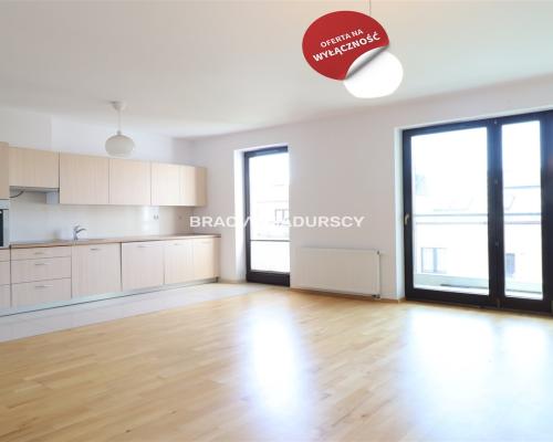 Przestronne 3-pokojowe mieszkanie z loggią oraz dwustanowiskowym miejscem parkingowym w podziemnym garażu, zlokalizowane w Star