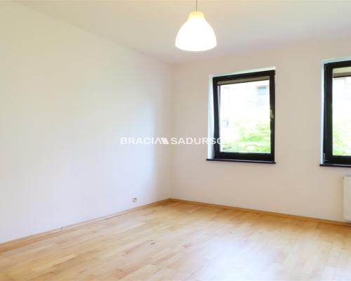 Przestronne 3-pokojowe mieszkanie z loggią oraz dwustanowiskowym miejscem parkingowym w podziemnym garażu, zlokalizowane w Star