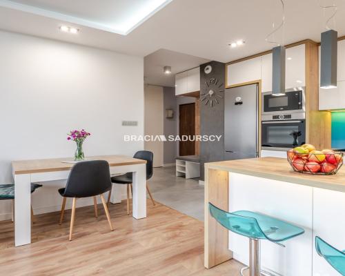 Nowoczesne 3‑pokojowe mieszkanie z klimatyzacją przy ul. Walerego Sławka - gotowe do wprowadzenia!   Na sprzedaż jasne, przes