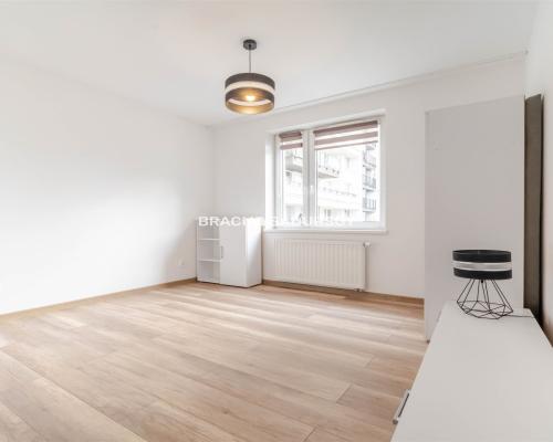 2 osobne pokoje, miejsce parkingowe, balkon