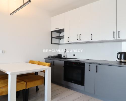 Dwa mieszkania, pełna prywatność i opcja na własny ogródek pod blokiem.      Wyobraź sobie nieruchomość, która