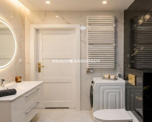 Dwa mieszkania, pełna prywatność i opcja na własny ogródek pod blokiem.      Wyobraź sobie nieruchomość, która