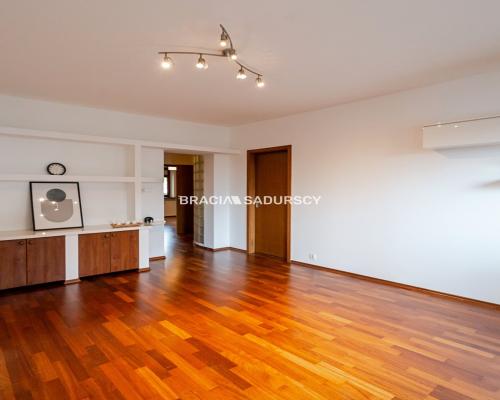 Duże 3 pokoje 79,8 m² | balkon | komórka | garaż | Wierzyńskiego | Kraków    Na sprzedaż przestronne miesz