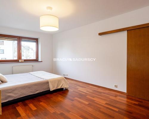 Duże 3 pokoje 79,8 m² | balkon | komórka | garaż | Wierzyńskiego | Kraków    Na sprzedaż przestronne miesz