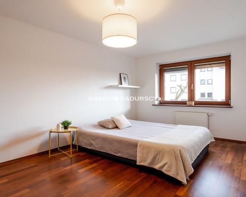 Duże 3 pokoje 79,8 m² | balkon | komórka | garaż | Wierzyńskiego | Kraków    Na sprzedaż przestronne miesz