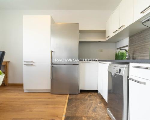 PRZESTRONNE, SŁONECZNE 2-POKOJOWE Z BALKONEM