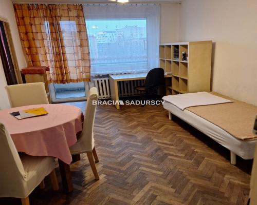 2-pok, ul. Królewska, parking dla mieszkańców