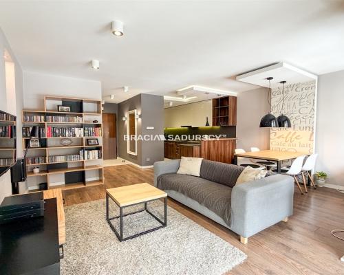 Komfortowe 2 pok z garażem i kom. lokatorską