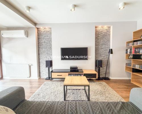 Komfortowe 2 pok z garażem i kom. lokatorską