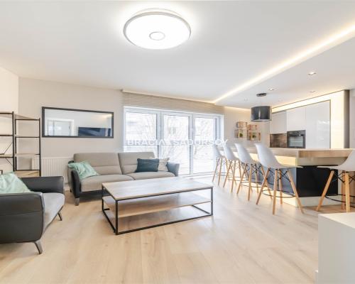 Apartament z m. postojowym, os. podwawelskie, 71m2