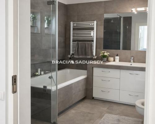 4 pok.mieszkanie 90m2,ogródek.garaż,m.postojowe!