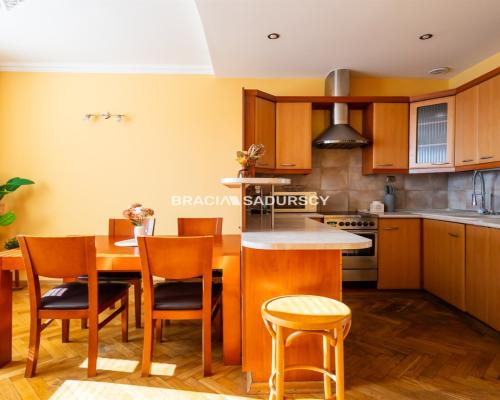 Przestronne / osobne pokoje / tramwaj 50 m