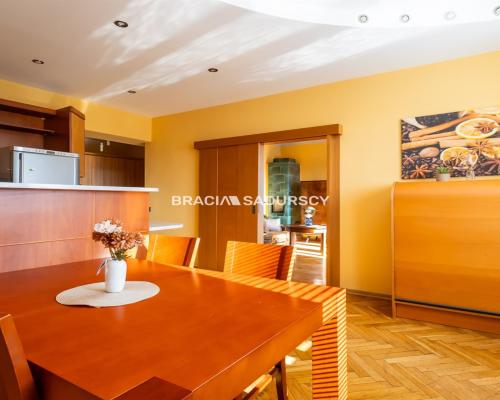 Przestronne / osobne pokoje / tramwaj 50 m