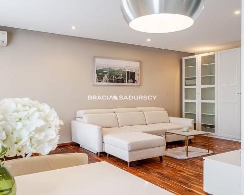 51m2  jasne 2-pok. mieszk. 2 balkony, klima. Bagry