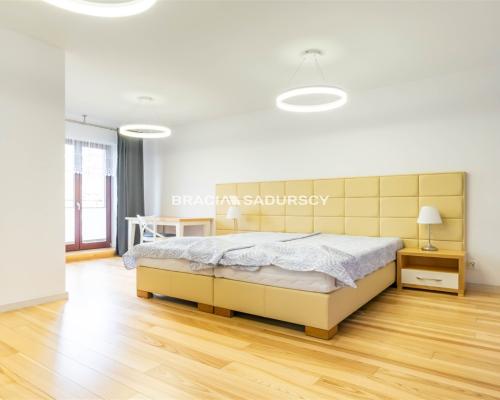 Dwie sypialnie na Ludwinowie, inwestycja z basenem