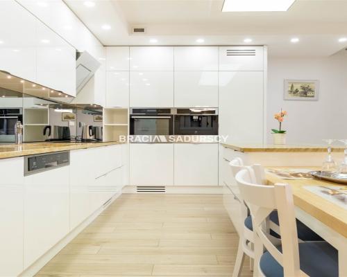 Dwie sypialnie na Ludwinowie, inwestycja z basenem