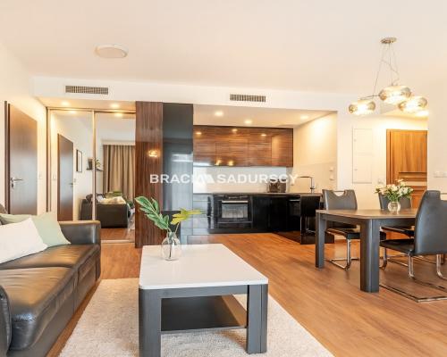 Wygodny elegancki apartament w centrum.