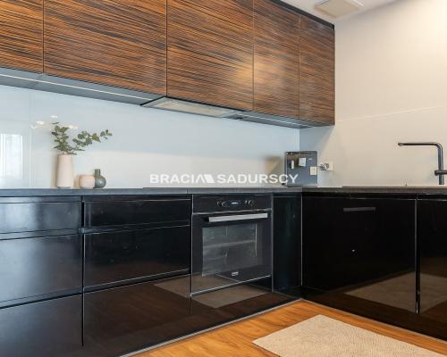 Wygodny elegancki apartament w centrum.