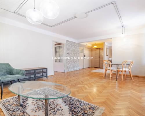 Kameralne mieszkanie blisko centrum.