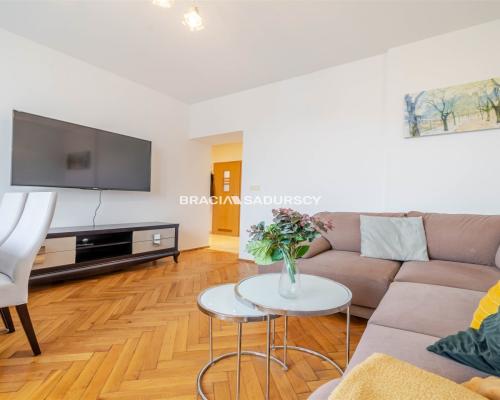 Wygodne mieszkanie w centrum z parkingiem.