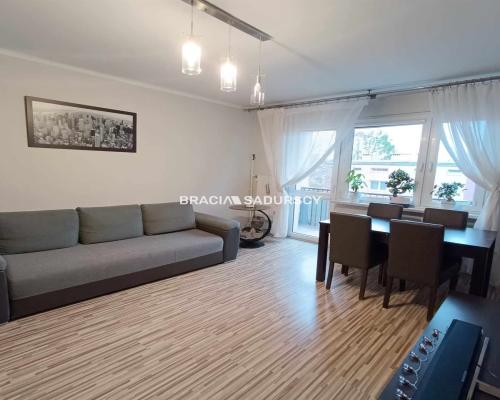2 POKOJE / 46M2 / OSOBNA KUCHNIA / BALKON