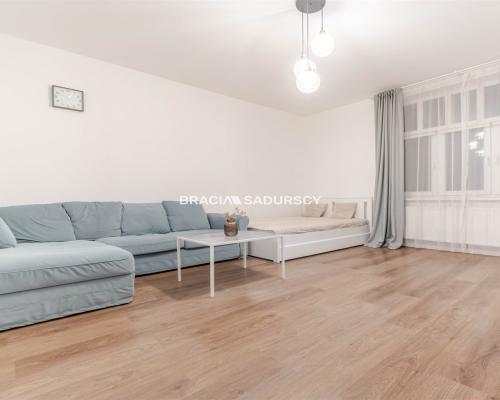 Wolne od już|os. Oficerskie|garderoba|