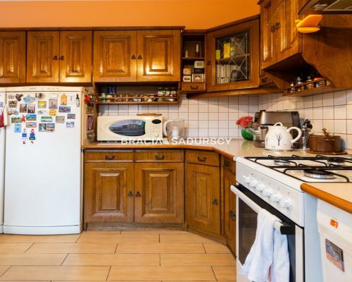 Działka z dwoma domami. Idzikowskiego.