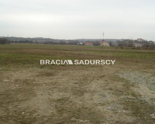 *Zdjęcia należą do właściciela oferty.   
 
Działka inwestycyjna 100 arowa leżąca na terenie przemysłowym w Morawicy. Media: ka