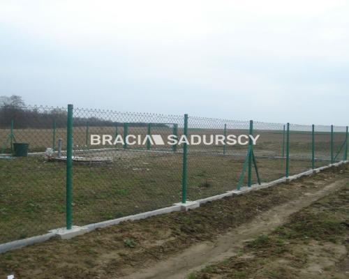 *Zdjęcia należą do właściciela oferty.   
 
Działka inwestycyjna 100 arowa leżąca na terenie przemysłowym w Morawicy. Media: ka