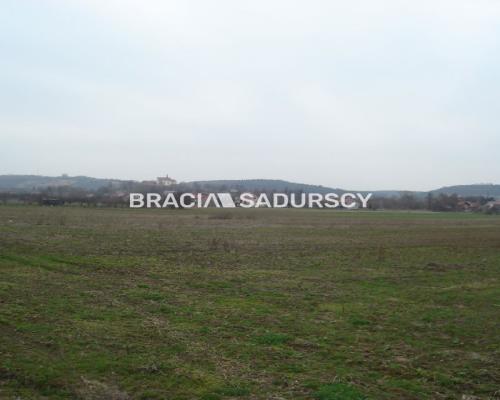 *Zdjęcia należą do właściciela oferty.   
 
Działka inwestycyjna 100 arowa leżąca na terenie przemysłowym w Morawicy. Media: ka