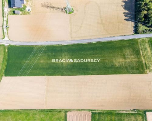 Działka budowlana / 34 + 24 ar