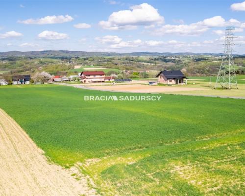 Działka budowlana / 34 + 24 ar