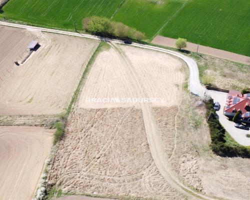 Wspaniała działka budowlana w Książniczkach 21,5a