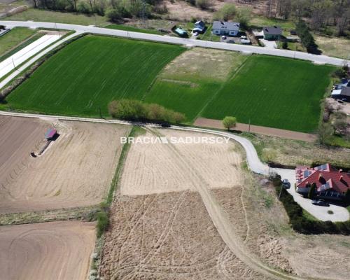 Wspaniała działka budowlana w Książniczkach 21,5a