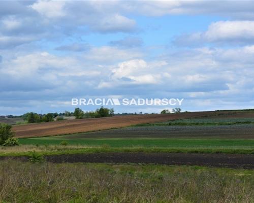 Działka w całości budowlana o pow.: 1464 m2