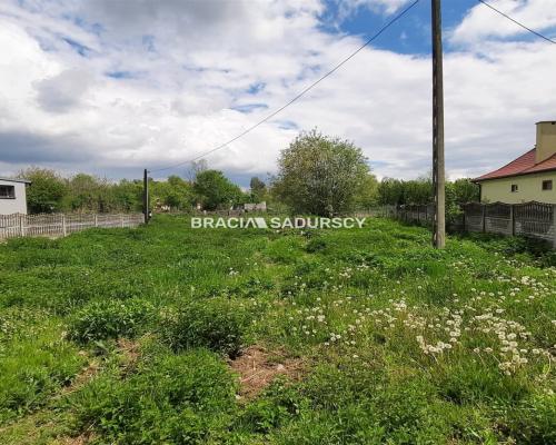 Działka inwestycyjna z widokiem na staw