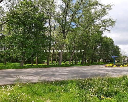 Działka inwestycyjna z widokiem na staw