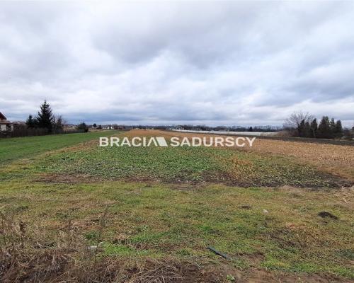 Działka budowlana-inwestycyjna