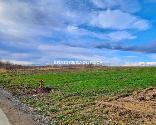 Działka produkcyjno – usługowa w Morawicy