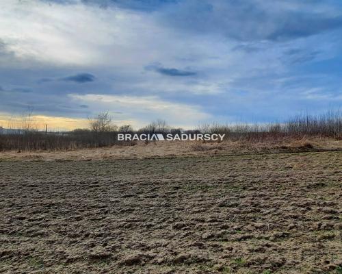 Działka produkcyjno – usługowa w Morawicy