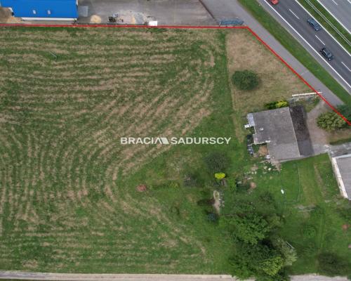 Działka usług komercyjnych w Głogoczowie gm. Myślenice       Oferujemy do sprzedaży atrakcyjną działkę usługową o powierzchn