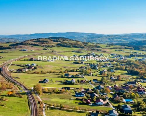 Działka budowlana w Ptaszkowej gm. Grybów      Oferujemy na sprzedaż działkę budowlaną (mieszkaniowo-usługową) o  powi