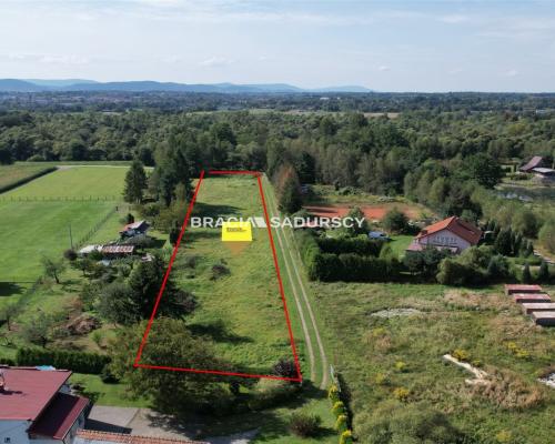 Działka budowlana 43 a  obok Wadowic - możliwa  zabudowa jednorodzinna lub usługowa       Oferujemy na sprzedaż atrakcyjnie p