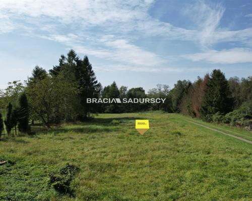 Działka budowlana 43 a  obok Wadowic - możliwa  zabudowa jednorodzinna lub usługowa       Oferujemy na sprzedaż atrakcyjnie p