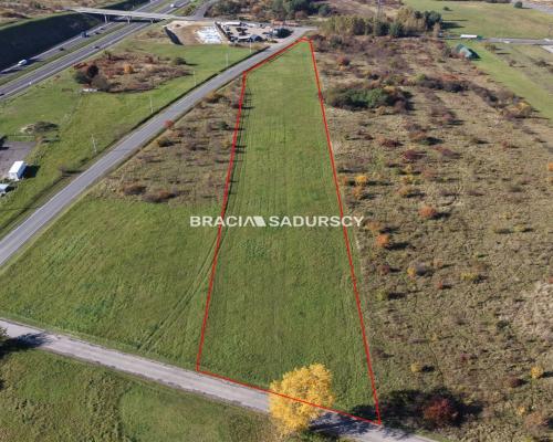 Działka komercyjna o powierzchni 8700 m² położona w miejscowości Rudno, gmina Krzeszowice. Teren w miejscowym planie zagos