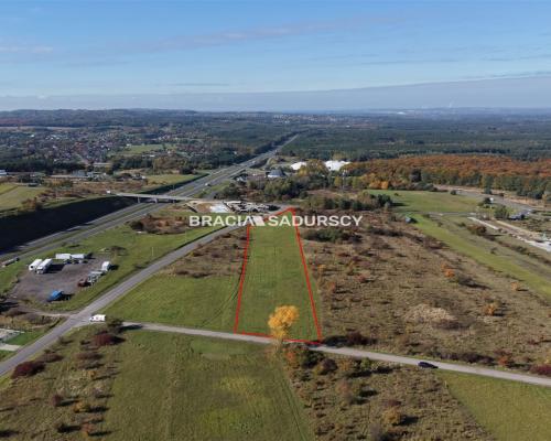 Działka komercyjna o powierzchni 8700 m² położona w miejscowości Rudno, gmina Krzeszowice. Teren w miejscowym planie zagos