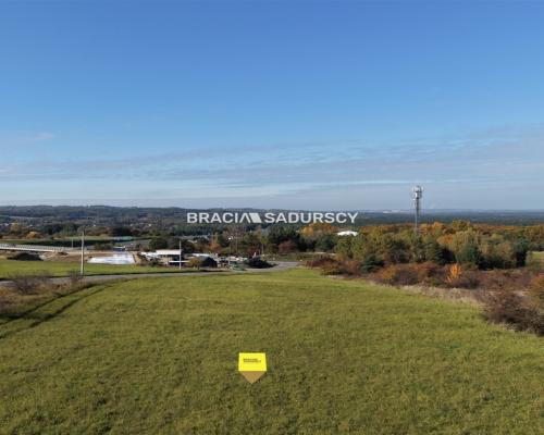 Działka komercyjna o powierzchni 8700 m² położona w miejscowości Rudno, gmina Krzeszowice. Teren w miejscowym planie zagos