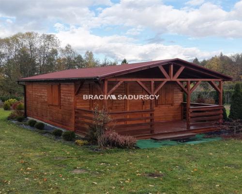 Piękna działka z domkiem letniskowym w Bęczynie gm. Brzeźnica      Oferujemy piękną działkę o powierzchni 2017 m 2 , położoną