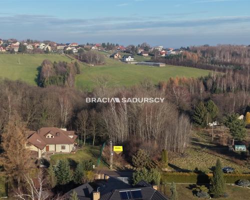 D  ziałka budowlana o pow. 29 arów w Sygneczowie gm. Wieliczka    Oferujemy na sprzedaż działkę budowlaną położoną w m