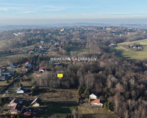 D  ziałka budowlana o pow. 29 arów w Sygneczowie gm. Wieliczka    Oferujemy na sprzedaż działkę budowlaną położoną w m